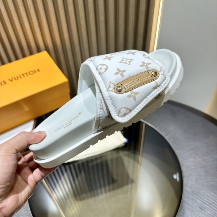 L0VT SANDALS