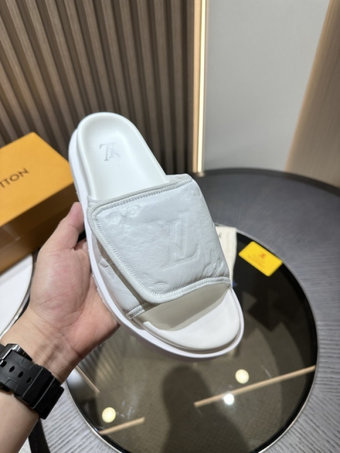 L0VT SANDALS