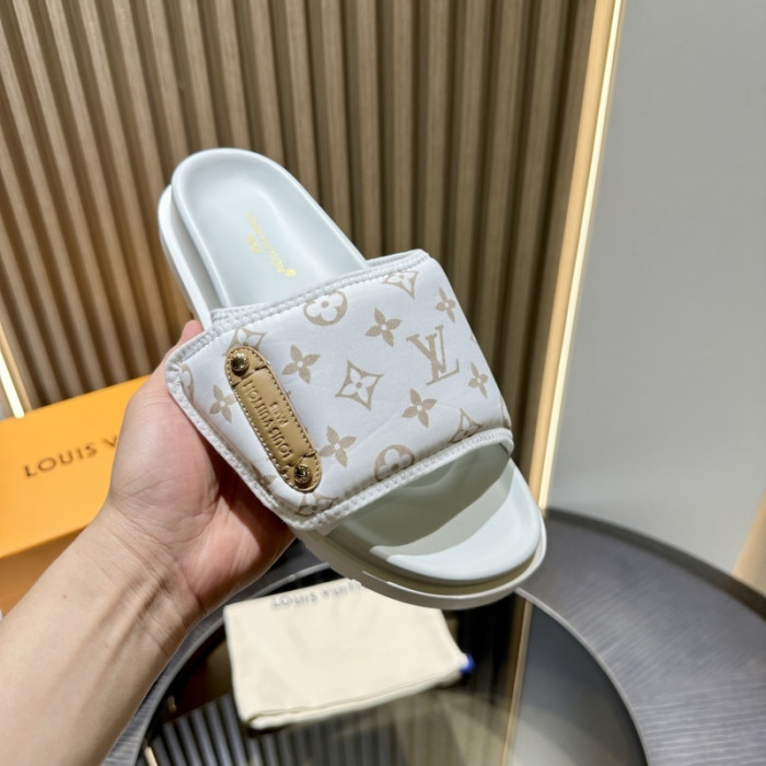 L0VT SANDALS