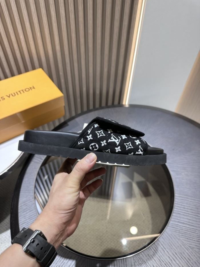 L0VT SANDALS