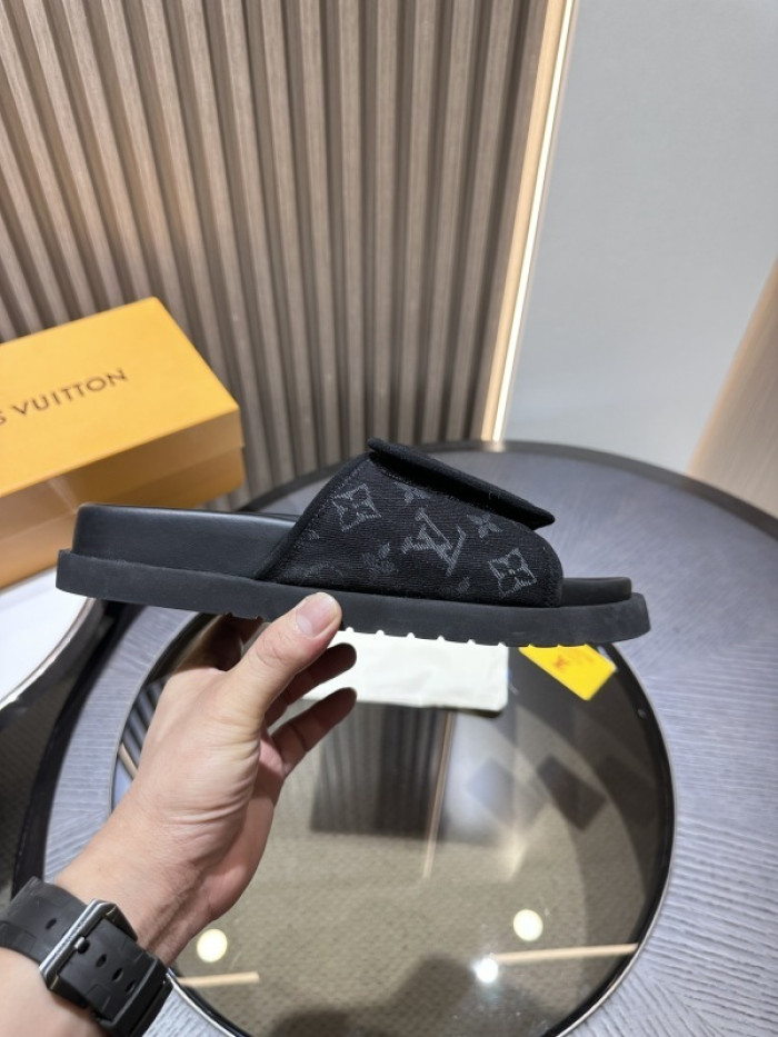 L0VT SANDALS