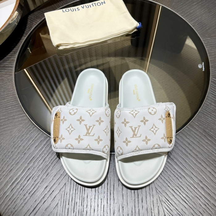 L0VT SANDALS