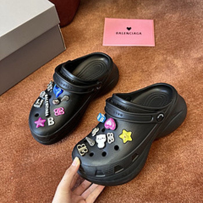 Ba*len*cia*ga Sandals