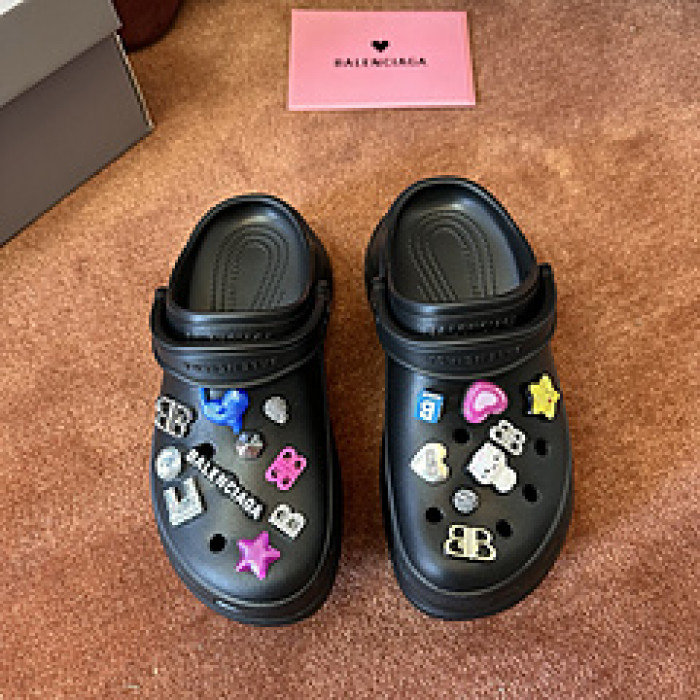 Ba*len*cia*ga Sandals