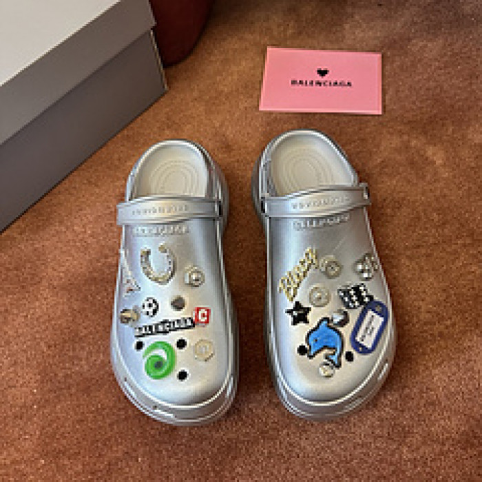 Ba*len*cia*ga Sandals