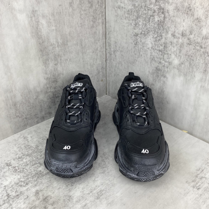 Ba*len*cia*ga Triple S SNEAKER