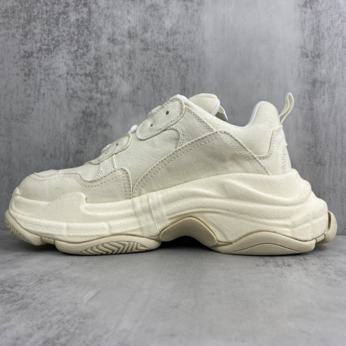 Ba*len*cia*ga Triple S SNEAKER