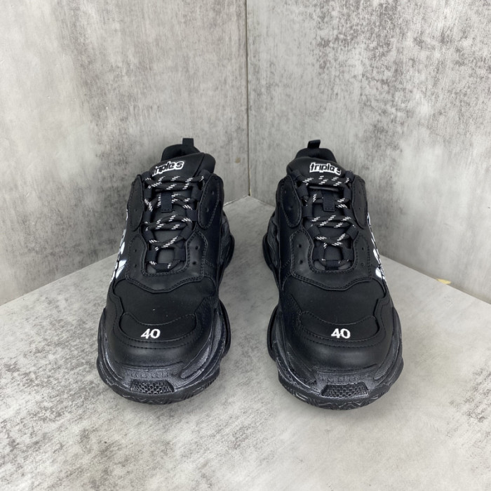 Ba*len*cia*ga Triple S SNEAKER
