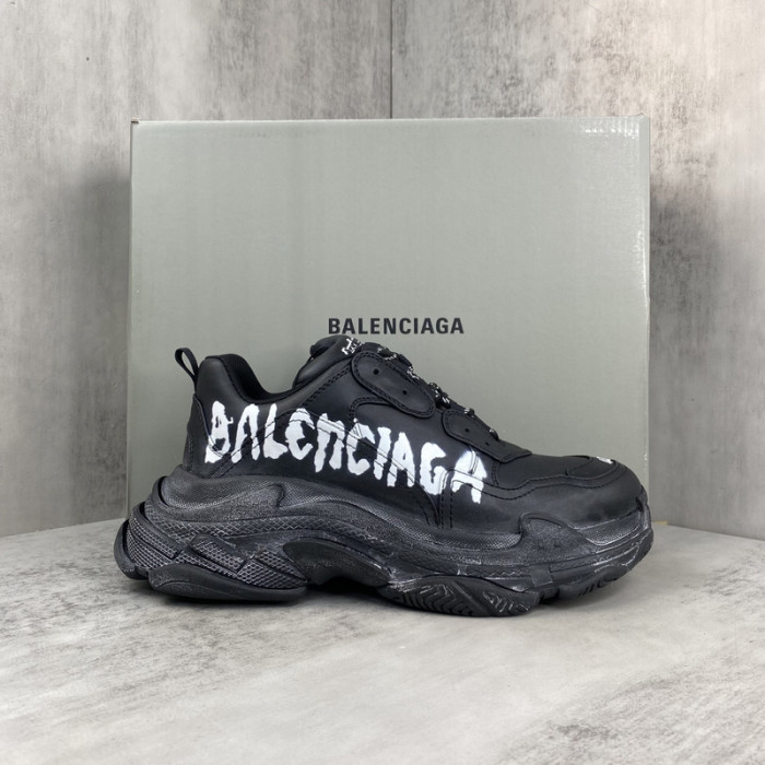 Ba*len*cia*ga Triple S SNEAKER