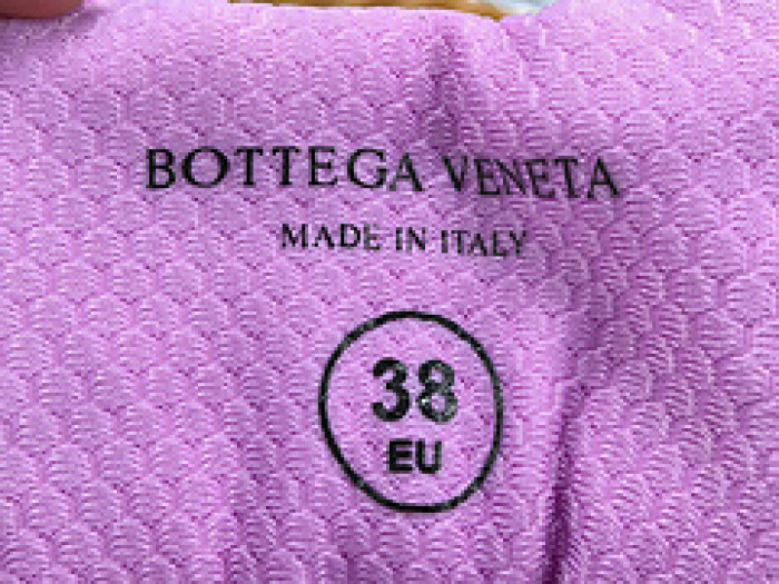 Bo*te*ga Ve*ne*ta BV039