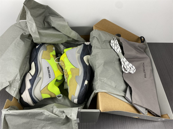 Ba*len*cia*ga triple s sneaker w0903 1801