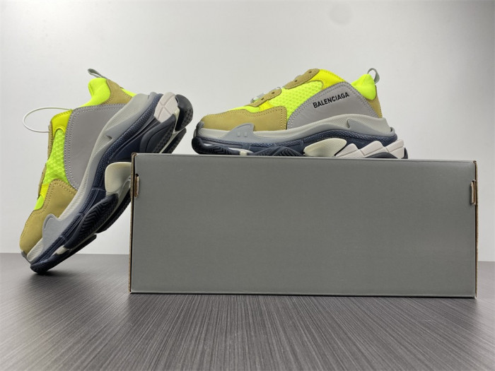 Ba*len*cia*ga triple s sneaker w0903 1801