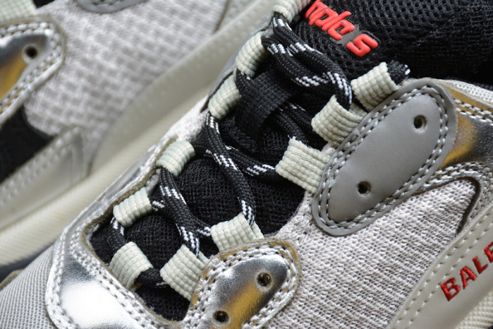 Ba*len*cia*ga triple s w09o5 9027
