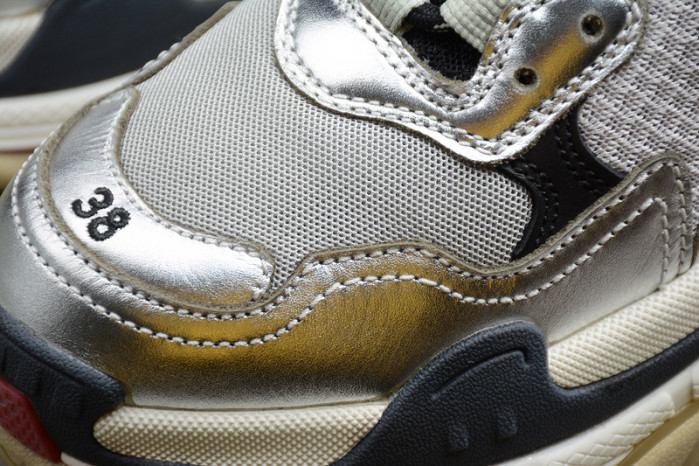 Ba*len*cia*ga triple s w09o5 9027