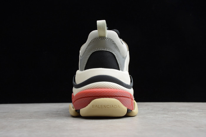 Ba*len*cia*ga triple s w09o5 9027