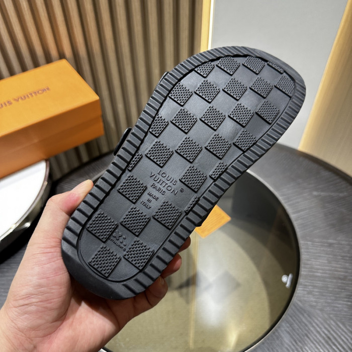 L0VT SANDALS