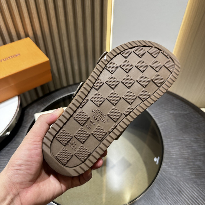 L0VT SANDALS