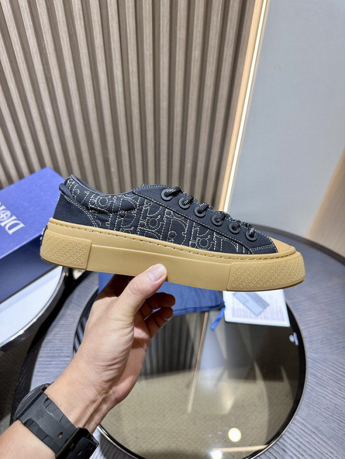 D*0r B33 SNEAKERS D20016