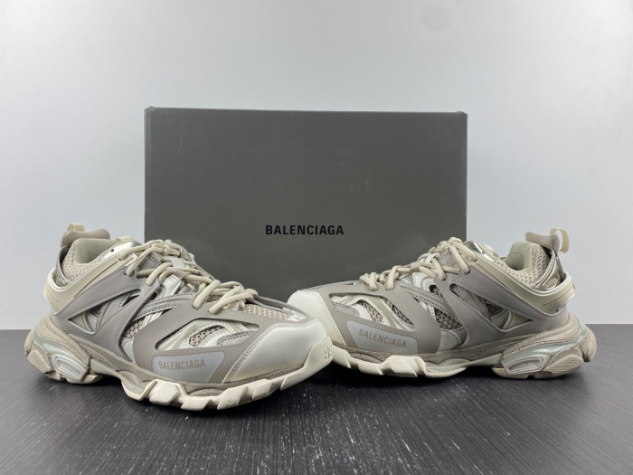 Ba*len*cia*ga track w3fe4 9697