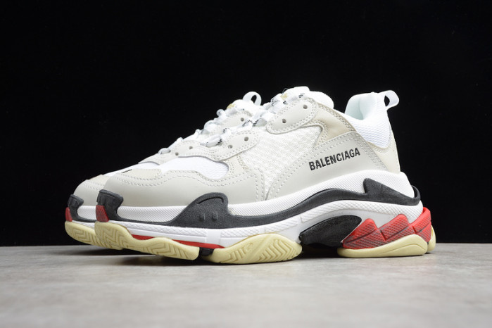 Ba*len*cia*ga triple s w09o5 9024