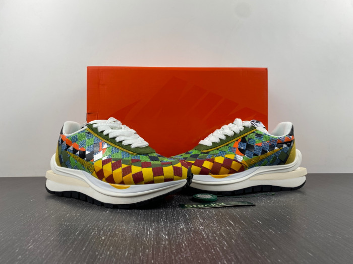 sacai x nike waffle woven green gusto dr5209-300