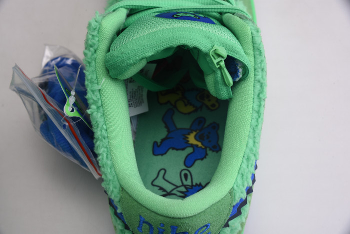 dead x nike sb dunk low“ green bear” cj5378-300