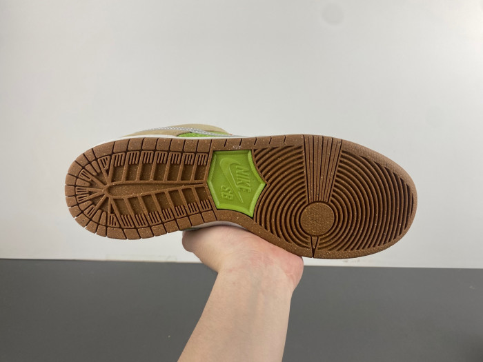 nike sb dunk low “escargot” fq7585-200