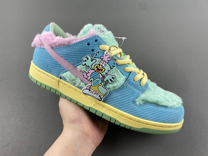 verdy x nike sb dunk low “visty”