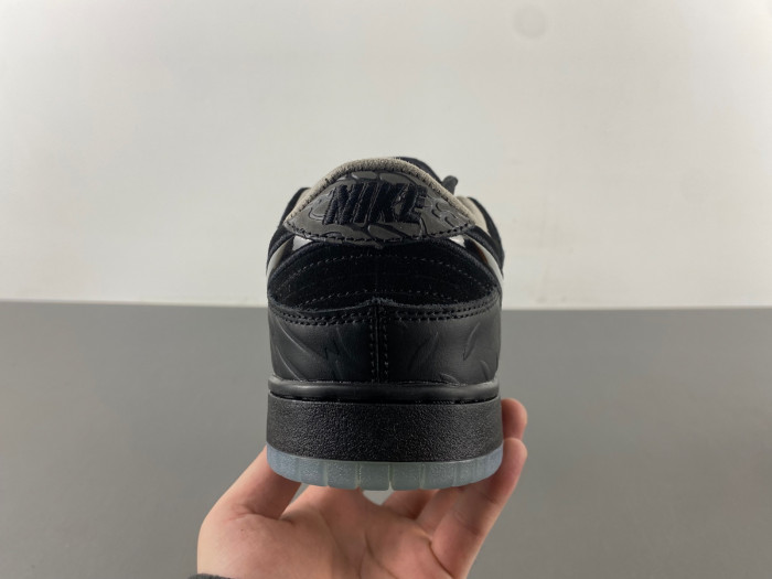 Division Street x Nike Dunk Low Lux “Oregon Black” HV1470-001