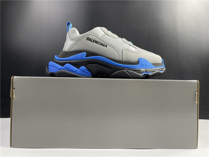 Ba*len*cia*ga triple s sneaker w06n1 9018