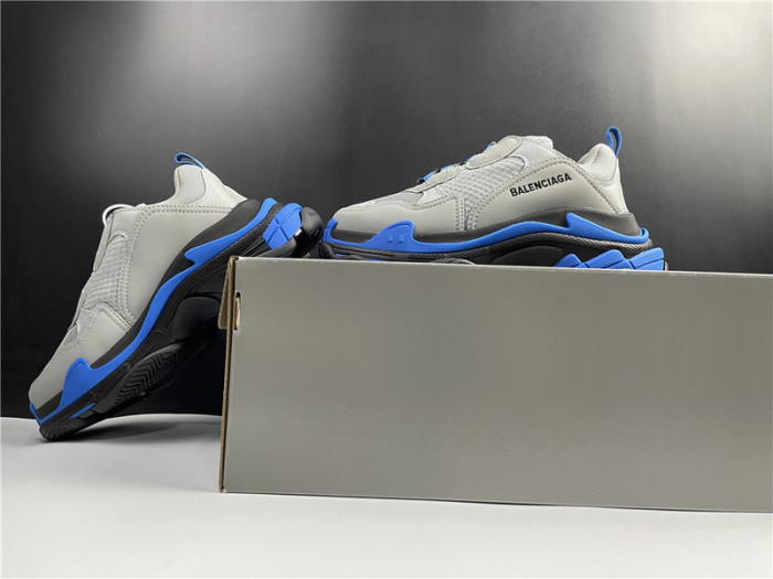 Ba*len*cia*ga triple s sneaker w06n1 9018