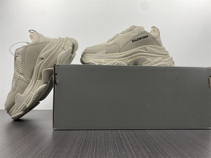 Ba*len*cia*ga triple s sneaker w2fw1 9700