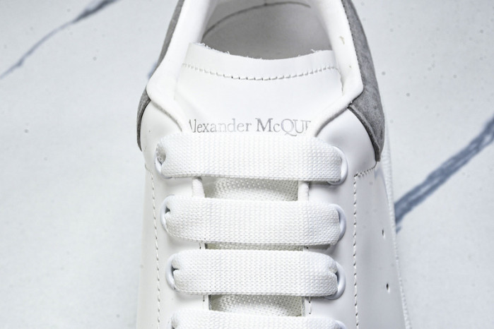 Ale*d*r M*Q*en E2730