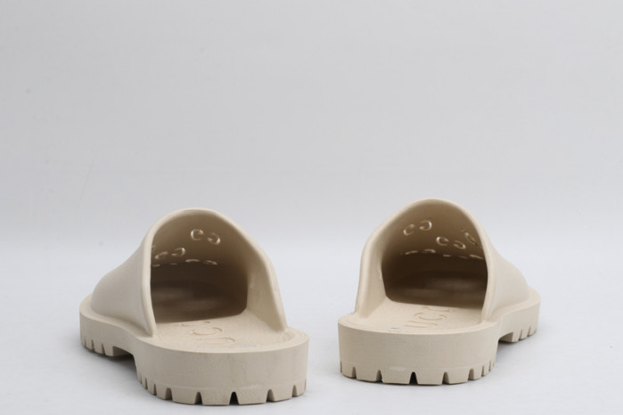 G*u*i SLIDES D6581