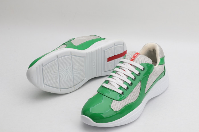 pra*a sneaker p010