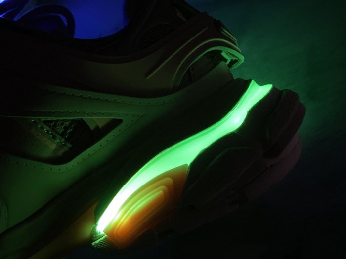 Ba*len*cia*ga track led trainers 3.0 led ecbl911661c