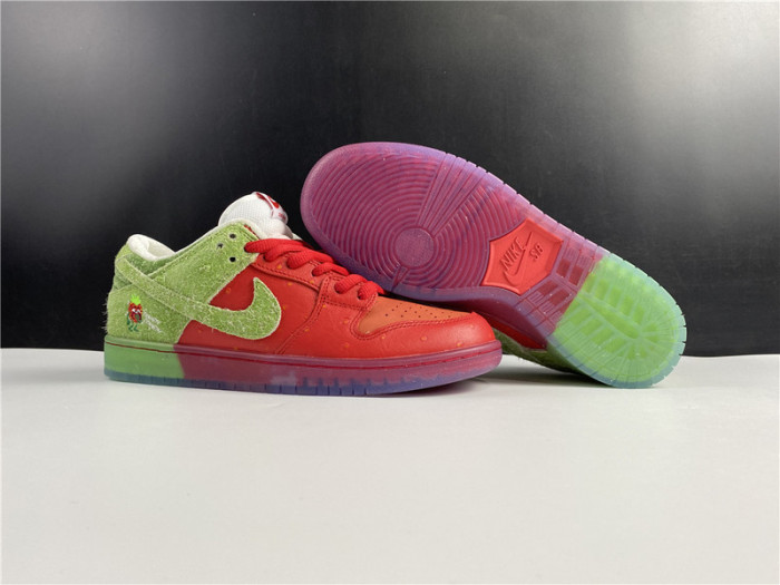 nike dunk low “strawberry cough“ cw7093-601