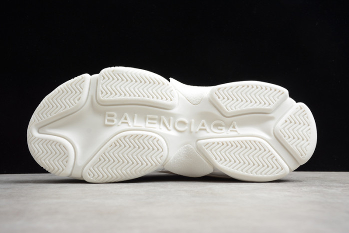 Ba*len*cia*ga triple s w09o5 9026