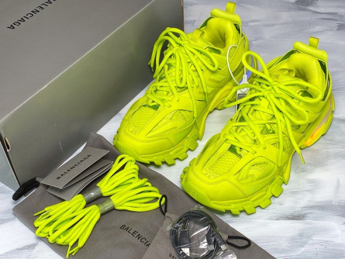 Ba*len*cia*ga track led trainers 3.0 led ecbl911861c
