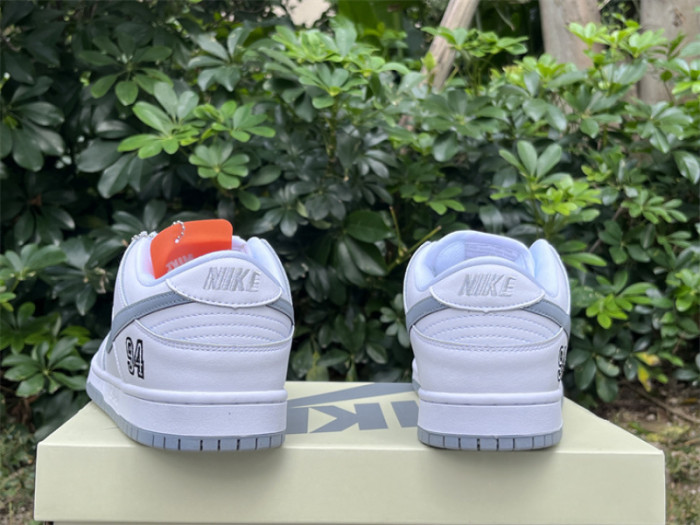 S*prem* x Nike SB Dunk Low White / Metallic Silver-White HQ8487-100