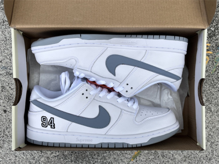 S*prem* x Nike SB Dunk Low White / Metallic Silver-White HQ8487-100