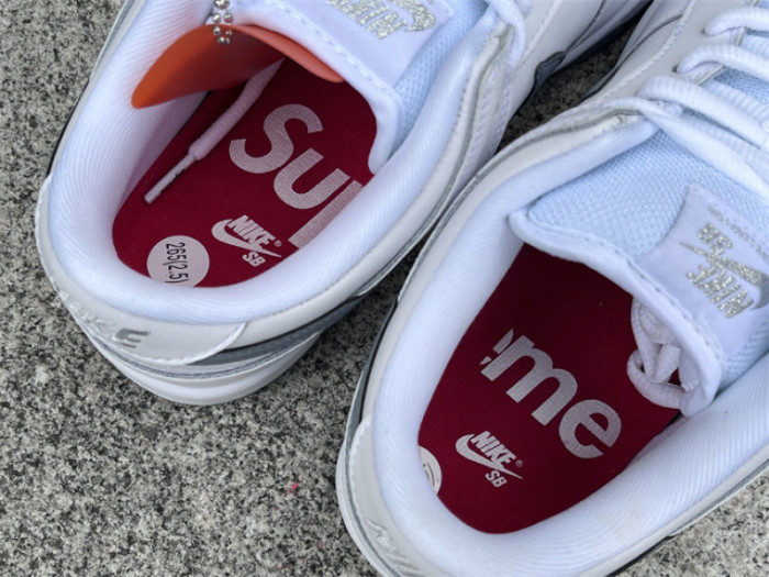 S*prem* x Nike SB Dunk Low White / Metallic Silver-White HQ8487-100