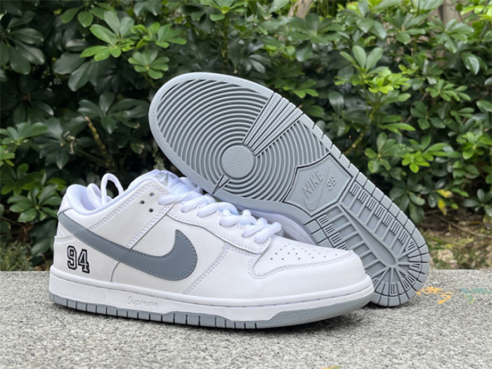 S*prem* x Nike SB Dunk Low White / Metallic Silver-White HQ8487-100