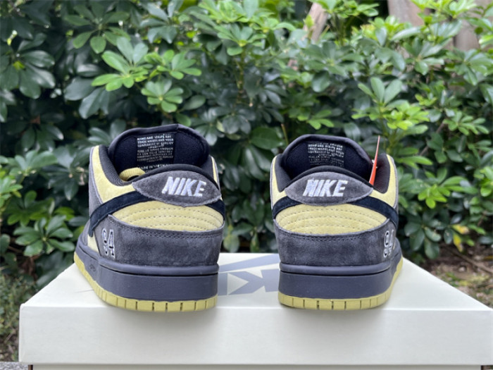 S*prem* x Nike SB Dunk Low Camper Green HQ8487-300