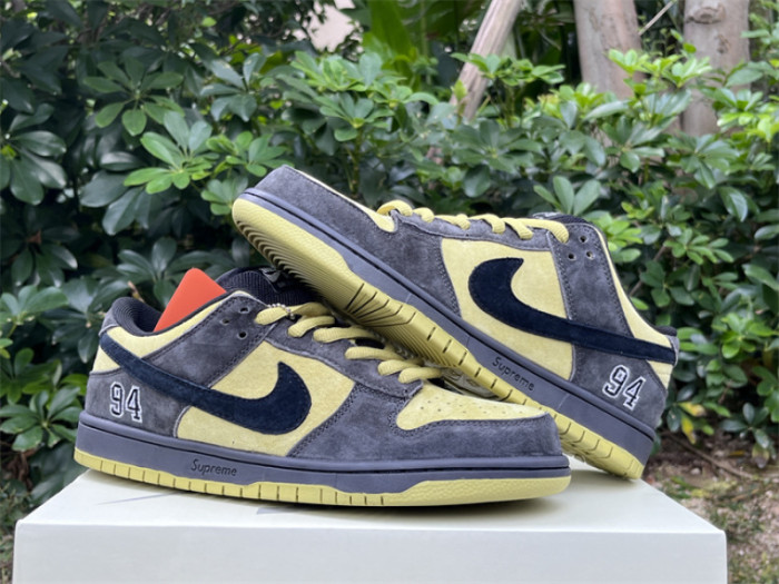 S*prem* x Nike SB Dunk Low Camper Green HQ8487-300