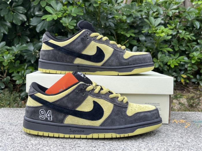 S*prem* x Nike SB Dunk Low Camper Green HQ8487-300