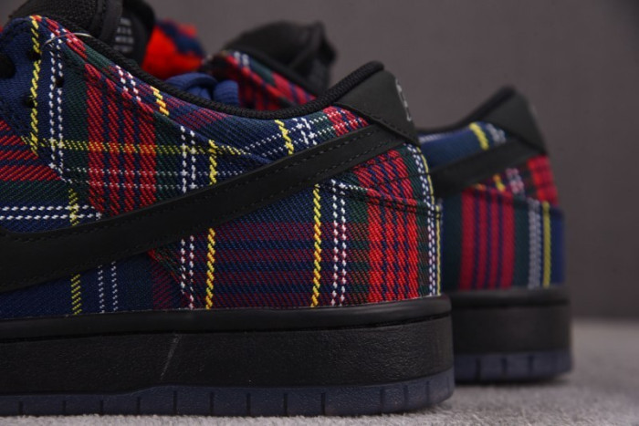 Nardwuar Nike SB Dunk Low II1493-600