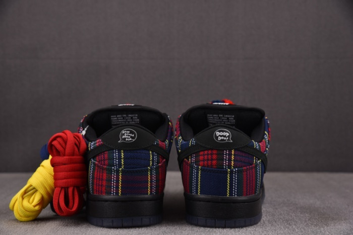 Nardwuar Nike SB Dunk Low II1493-600