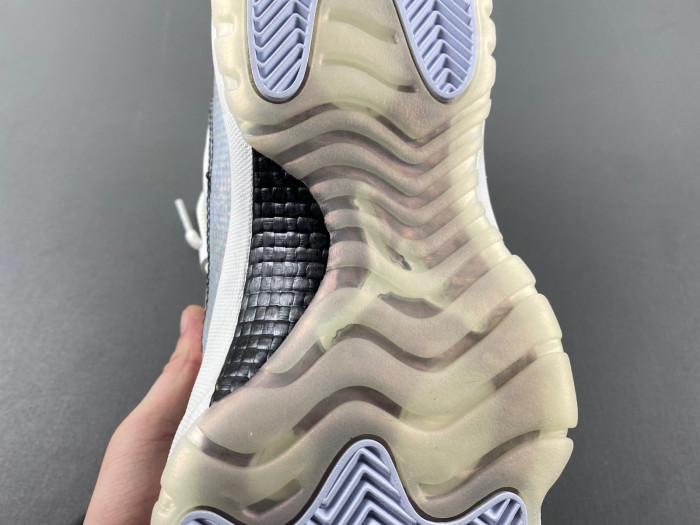 Air Jordan 11 HQ7000-001