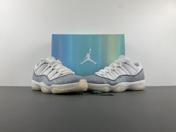 Air Jordan 11 HQ7000-001